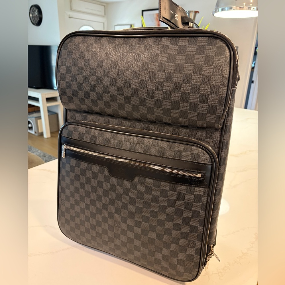 Louis Vuitton Pegase 55 Damier case